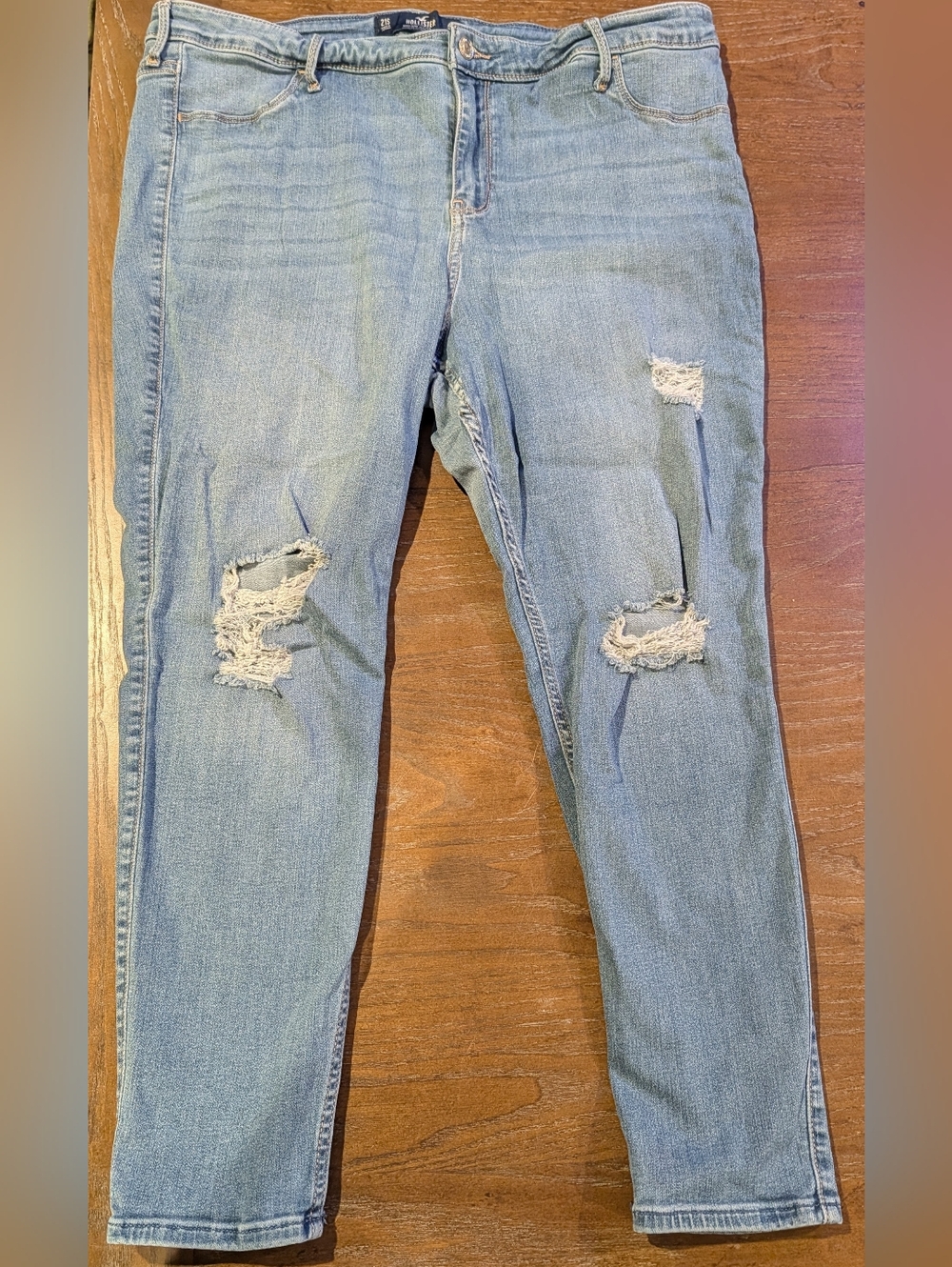 Women's Hollister light-wash distressed skinny jeans Size 21S